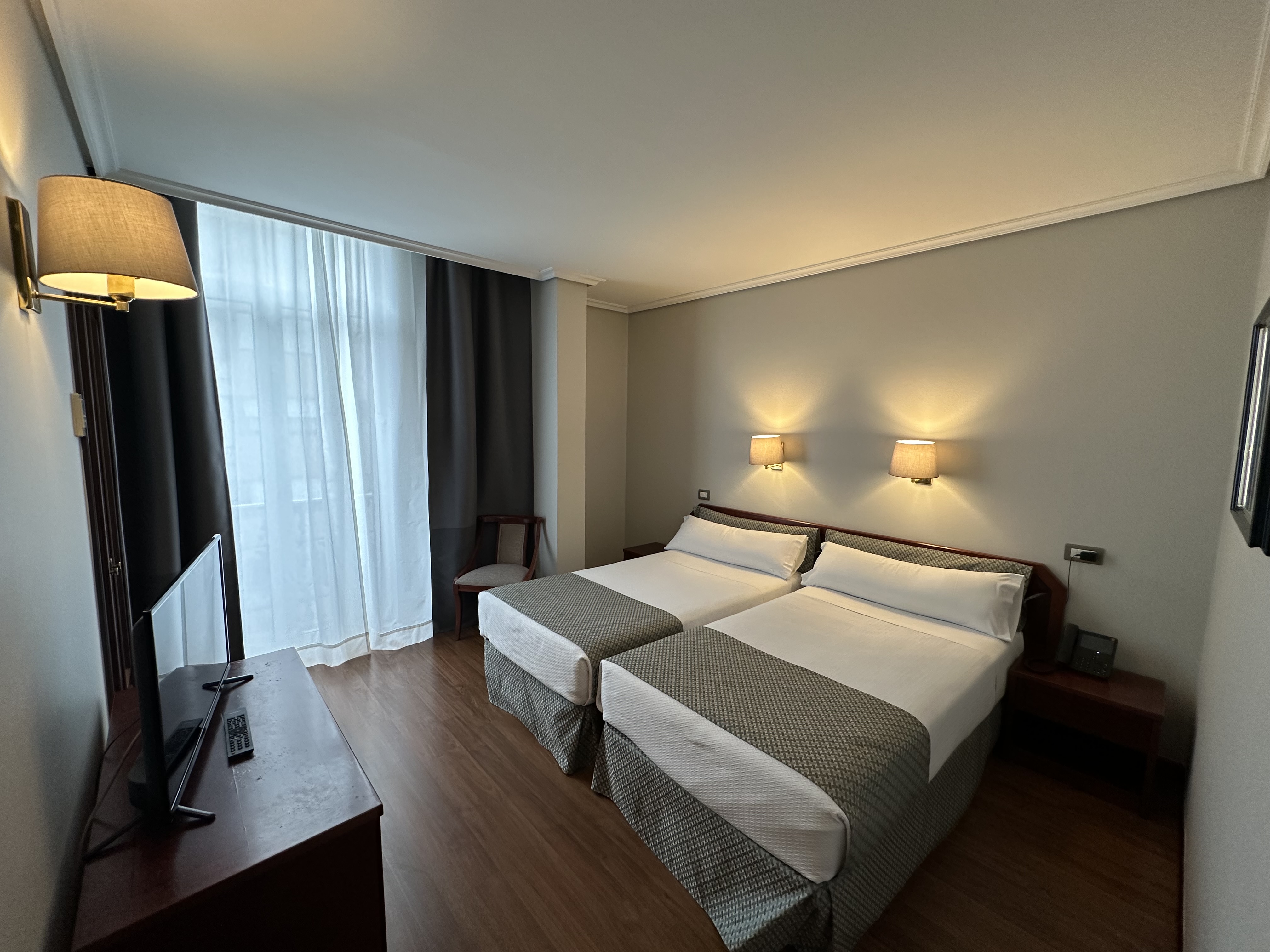 Hotel Compostela Vigo 17/50