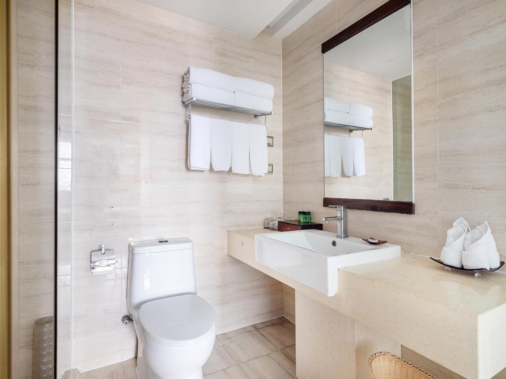 Barry Boutique Seaview Hotel Sanya 48/51
