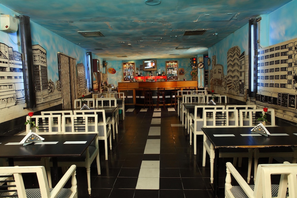 Yuvarani Residency Hotel 23/29
