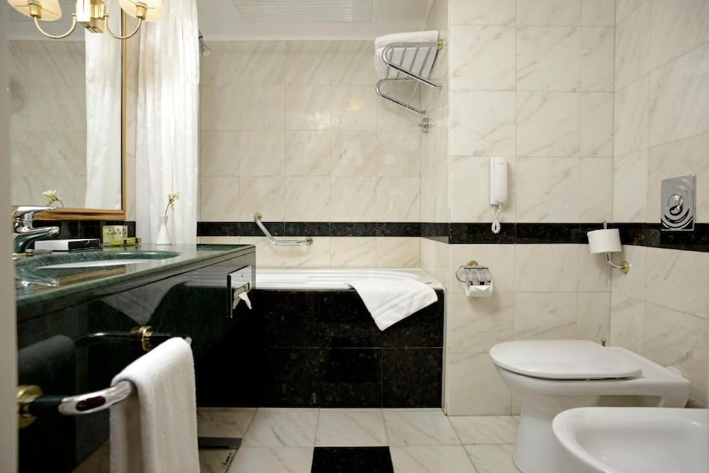 غرفة سوبيريور بسريرين منفصلين، Grand Hotel Bucharest 3/6