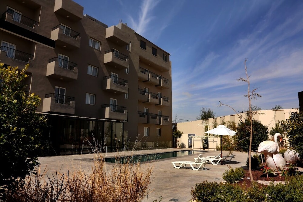 Delilah Hotel 5/51