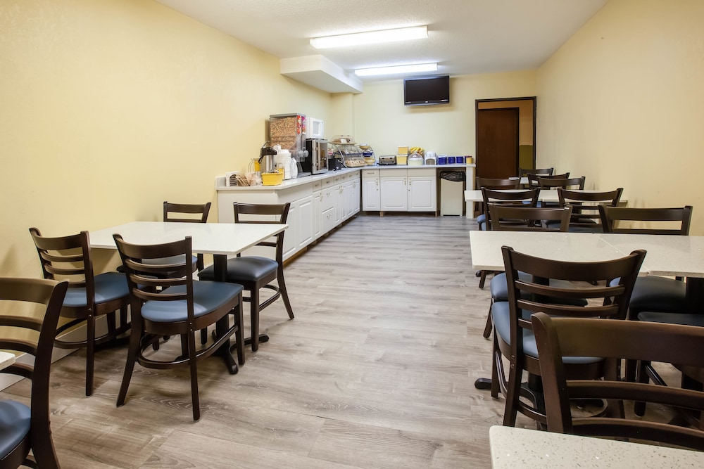 Days Inn By Wyndham Cadillac 29/39