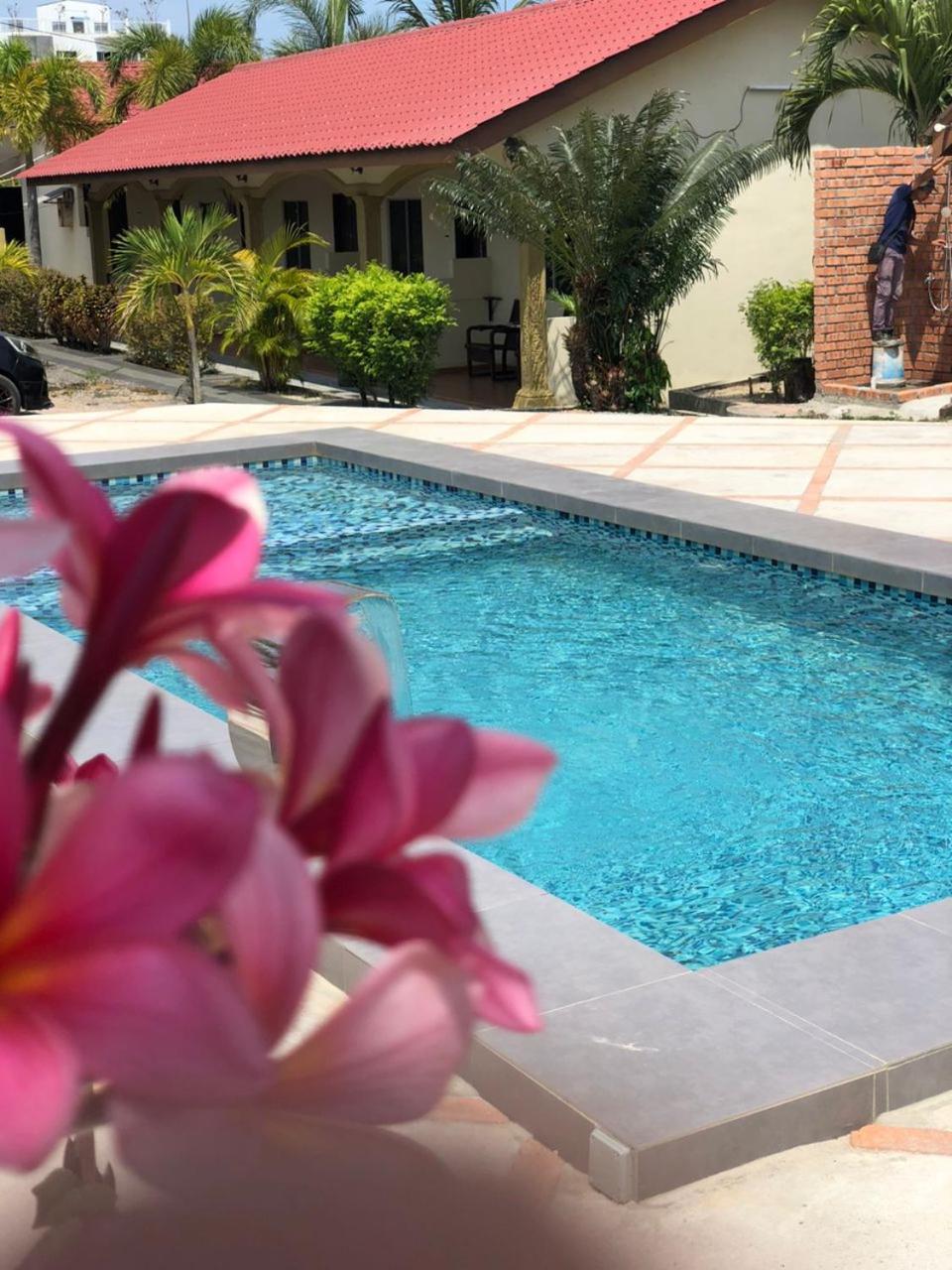 Dhania Motel 36/41