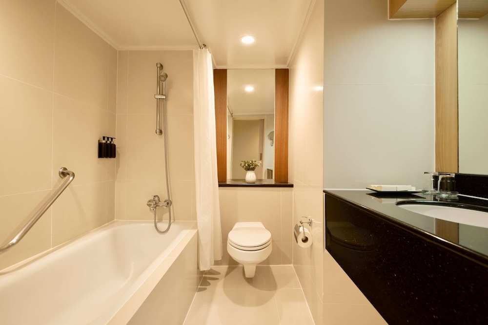 Dusit Thani Pattaya 50/50