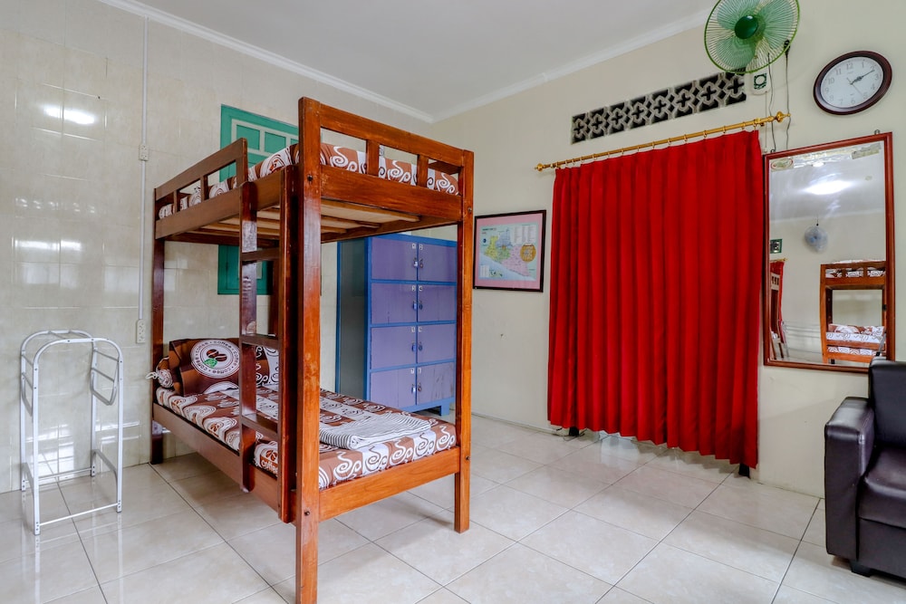 Bahagia Sederhana Home Stay - Hostel by ZUZU 50/50