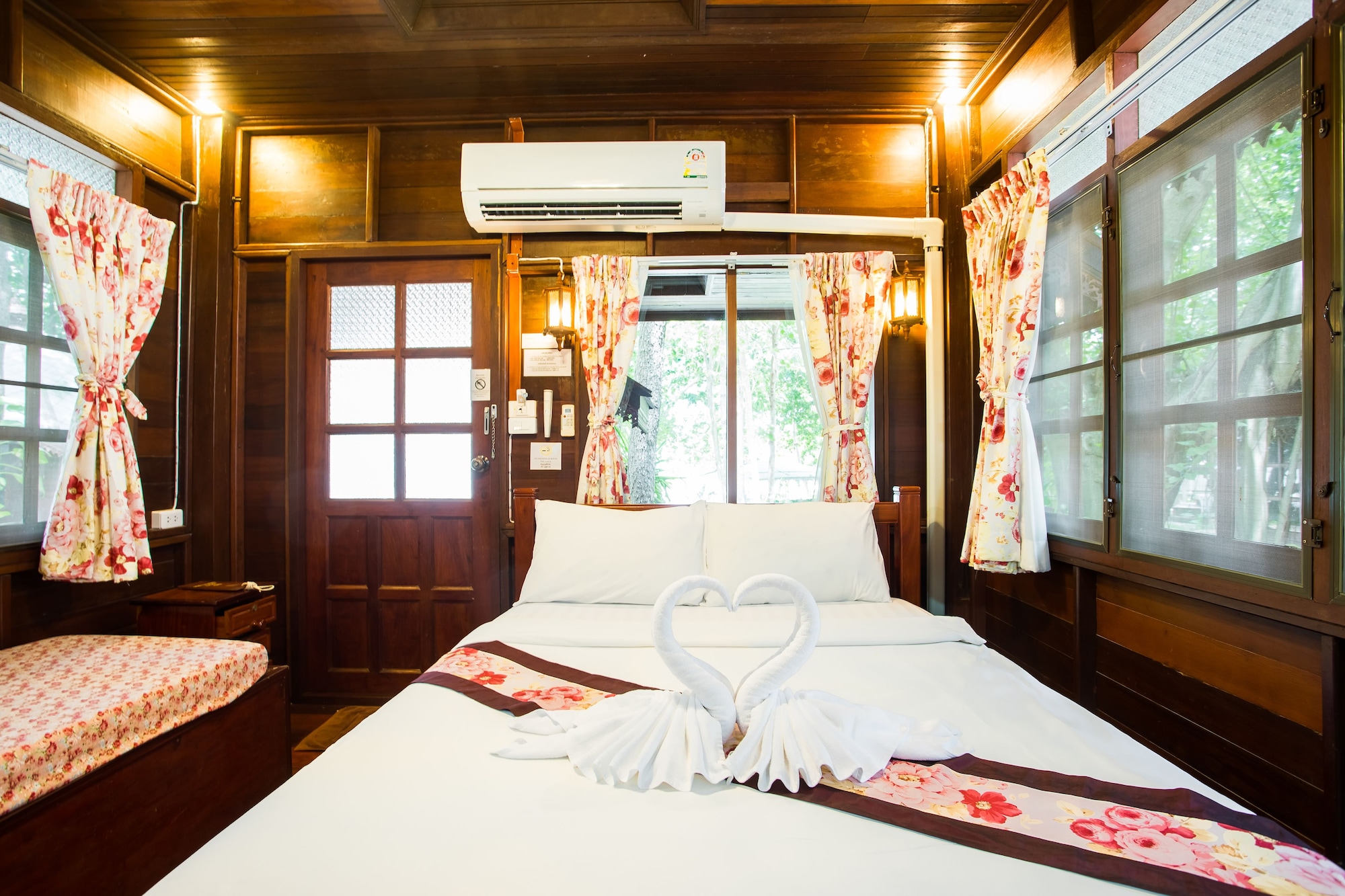 THAI, HOUSE