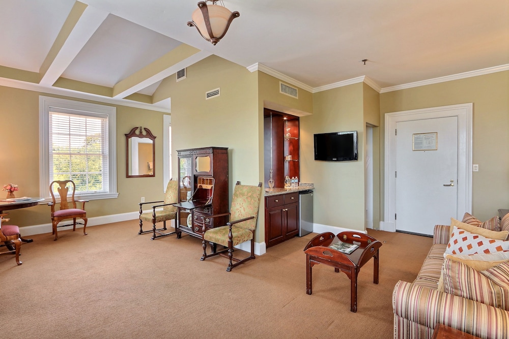 The Presidents Quarters Inn 42/76