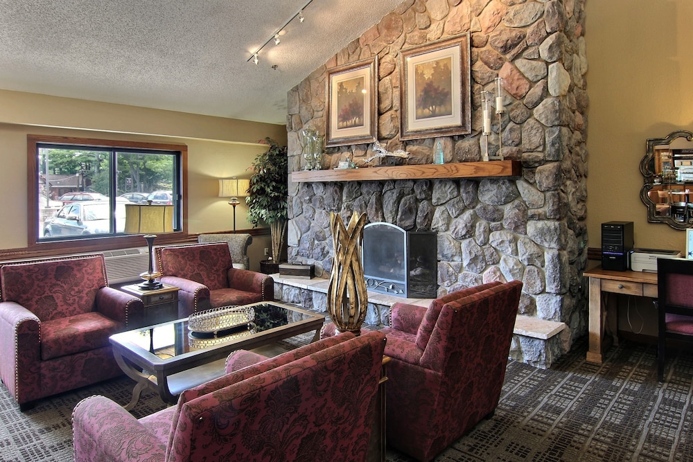 Blossom Hotel & Suites Traverse City 44/64