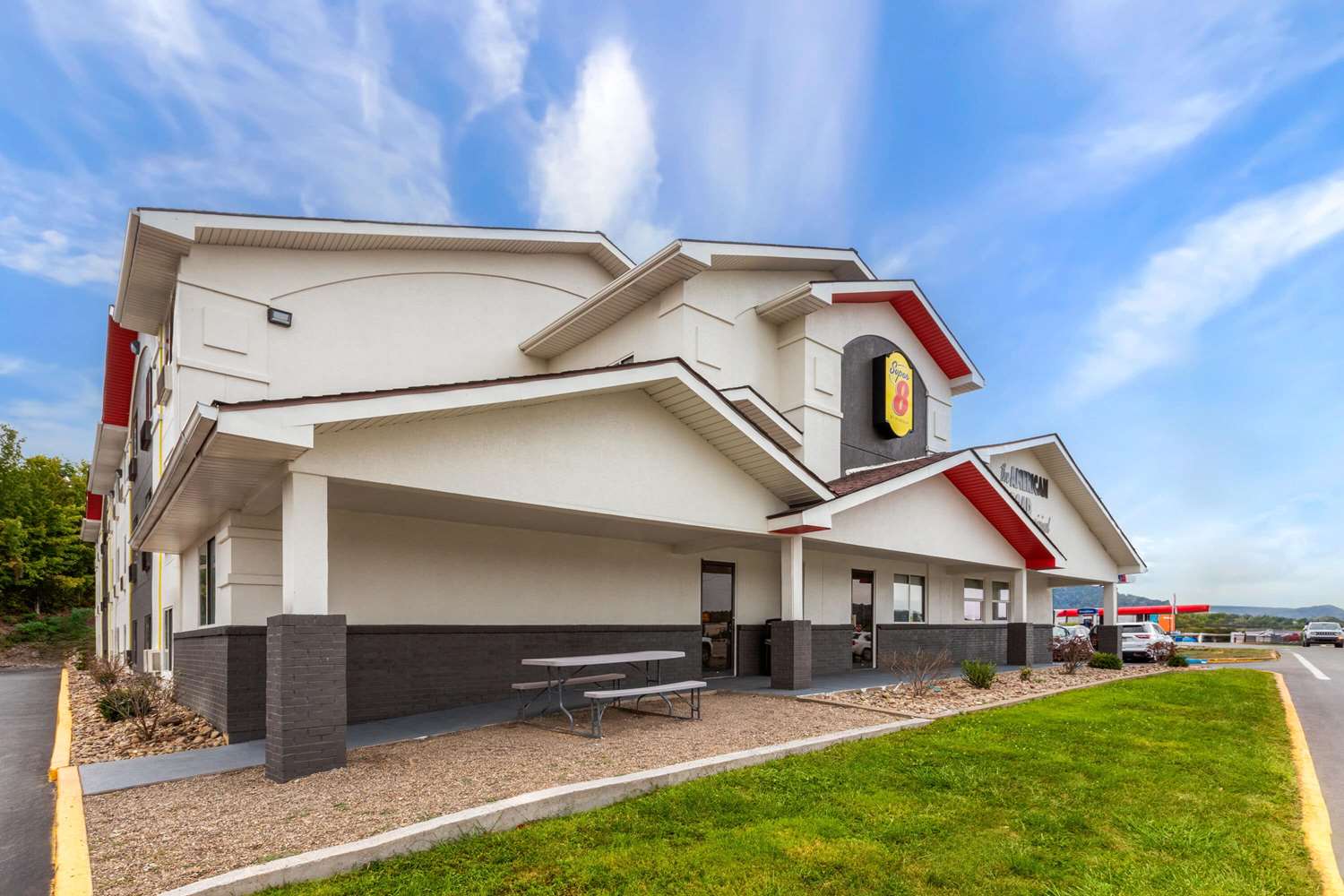 Super 8 By Wyndham Summersville 4/19