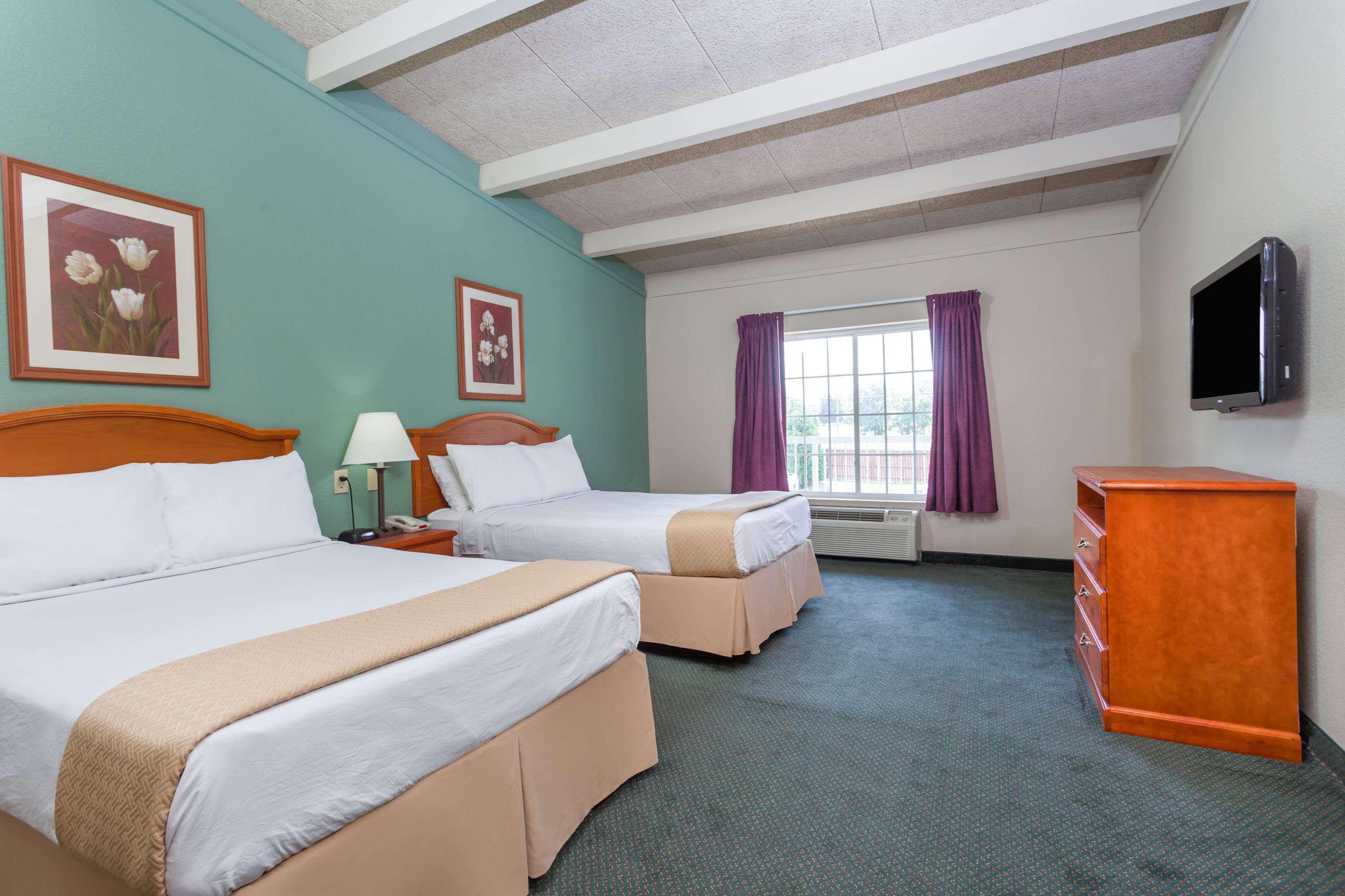 1 Bedroom, Efficiency, 2 Double Beds