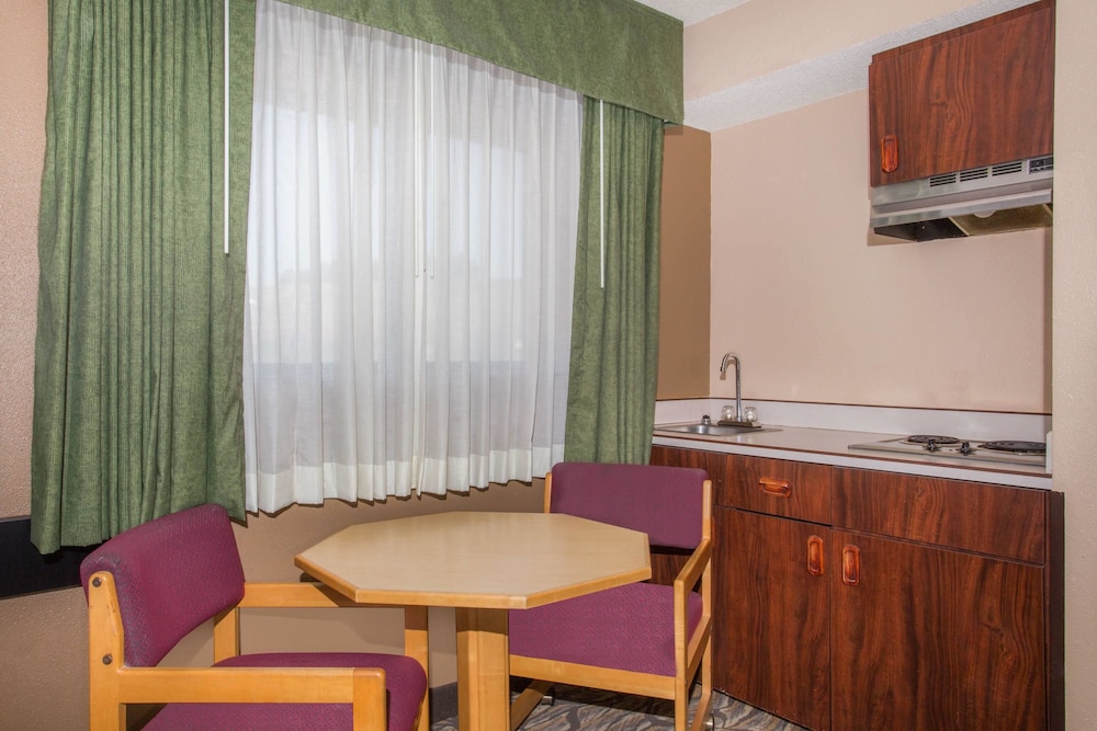 Super 8 By Wyndham Baker City 26/38
