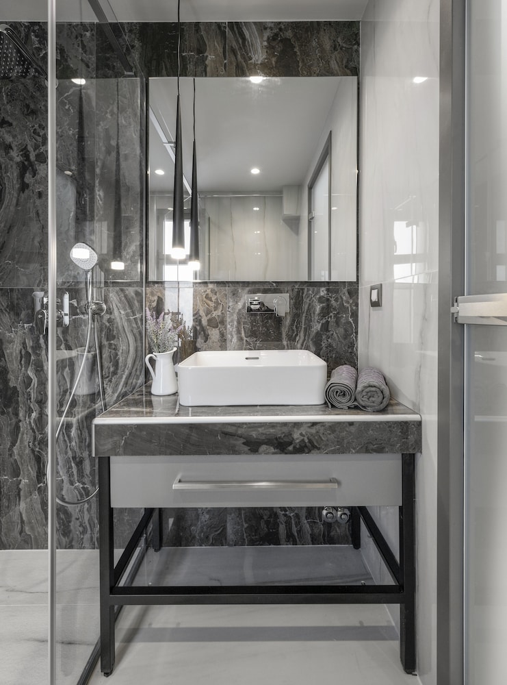 Serenity Suites 49/50
