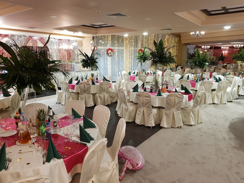 restaurant cafeteria