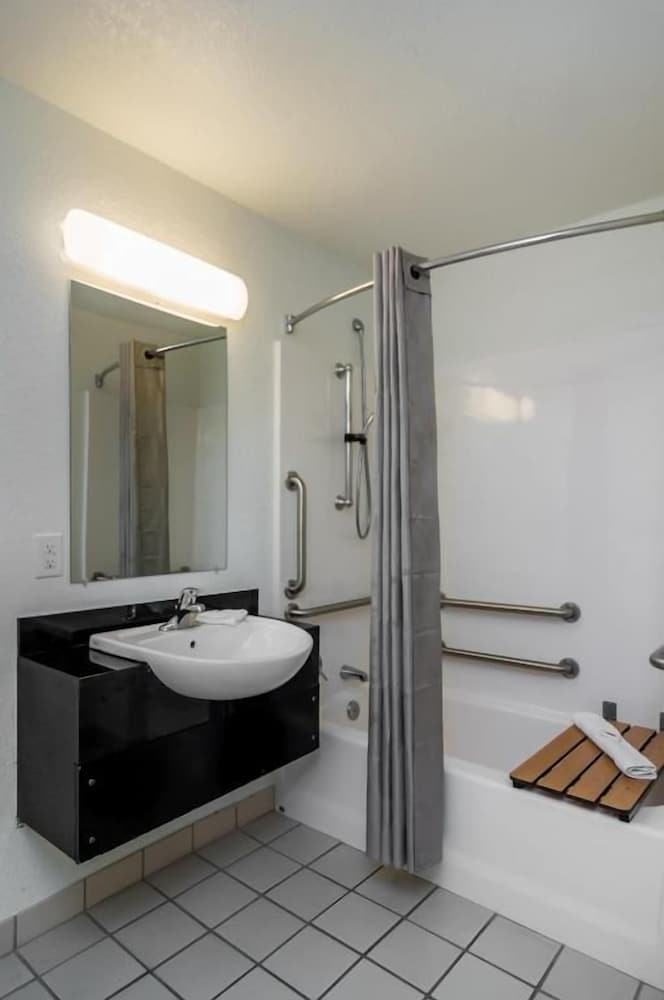 Motel6 Bellmead, TX - Waco 56/57