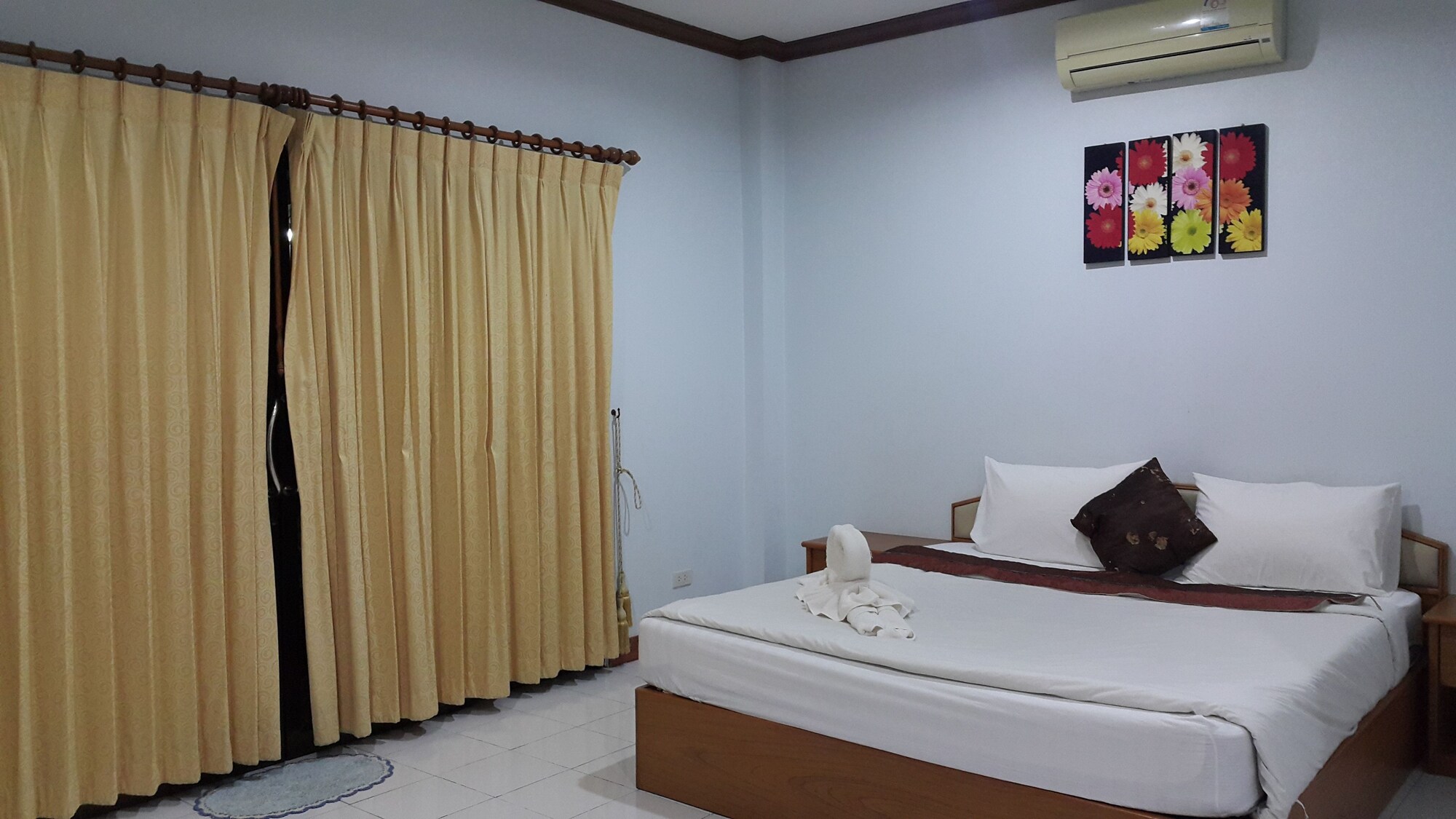 BUNGALOW, DOUBLE BED
