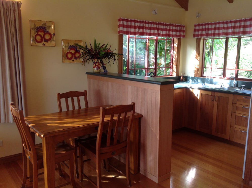 Jacaranda Park Holiday Cottages 4/12