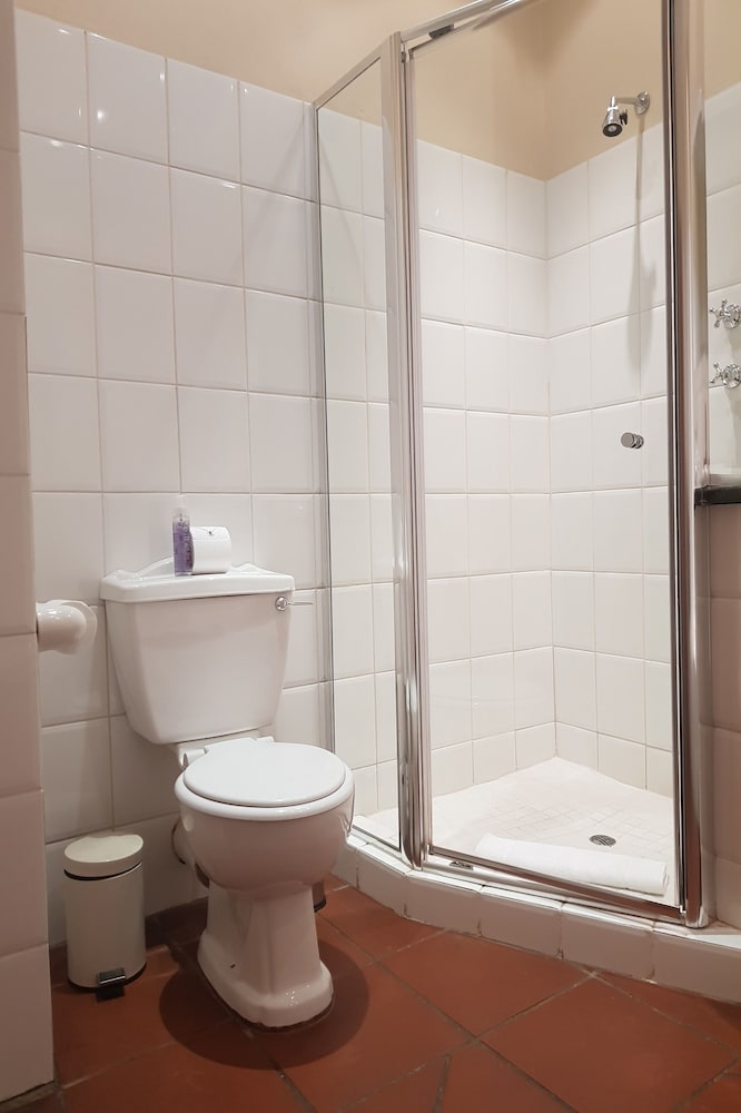 Budmarsh Country Lodge 6/55