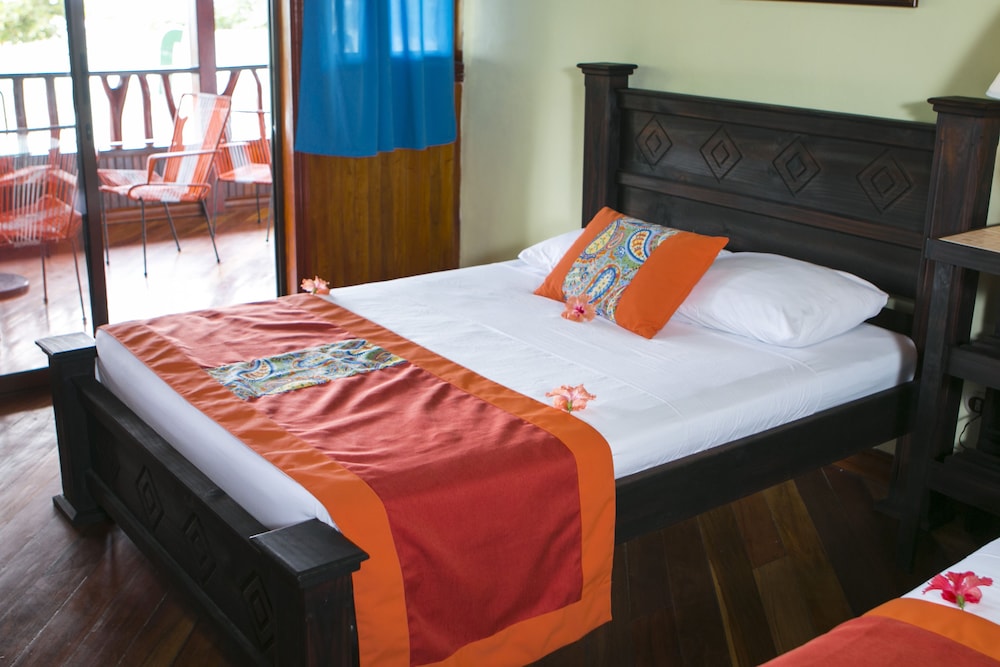 La Isla Inn Hotel 8/52