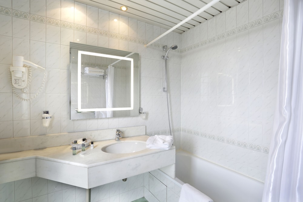 The Originals City Hotel Paix Republique Paris 48/50