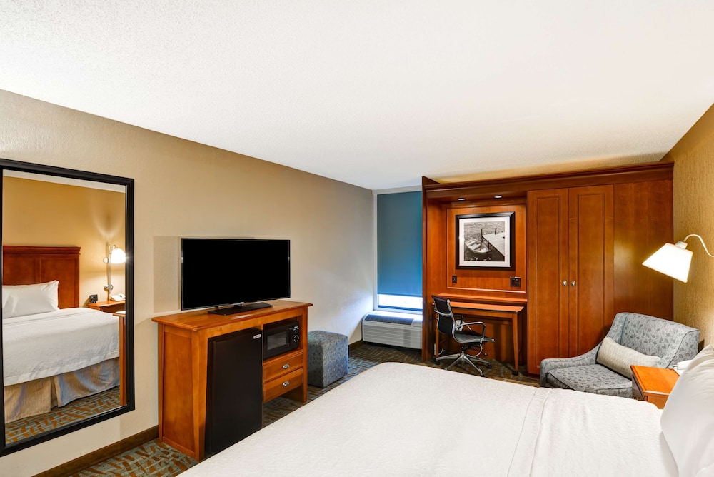 Hampton Inn Hendersonville 16/55