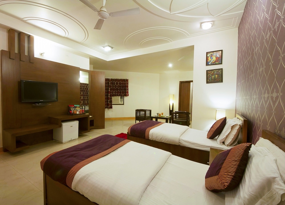 AIRPORT HOTEL DELHI 37 26/64