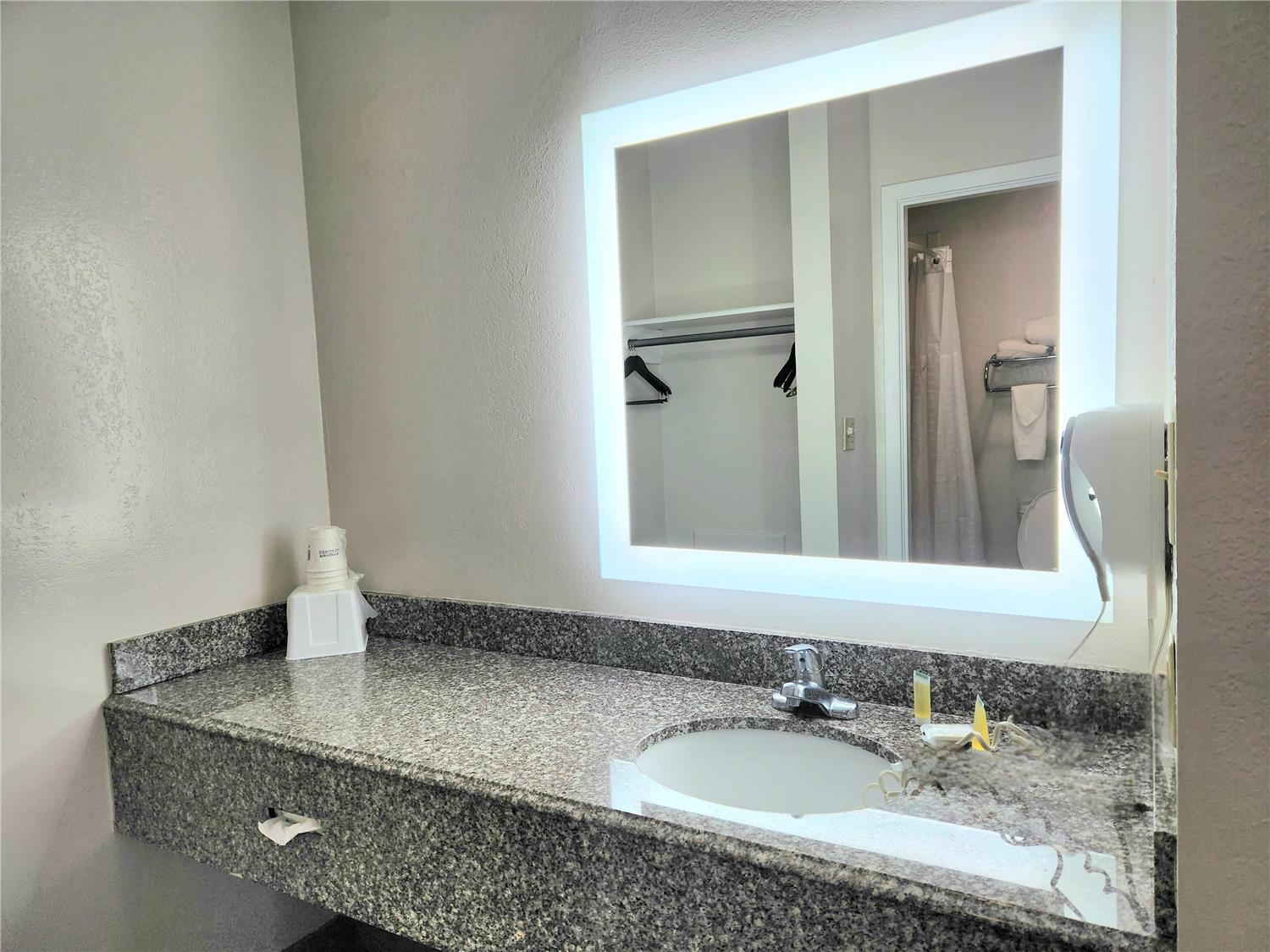Days Inn by Wyndham San Marcos 16/18