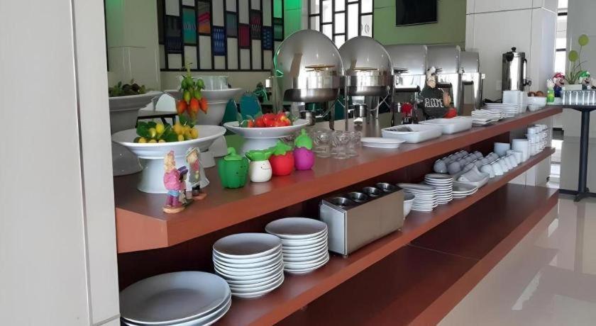 HOTEL PURI INDAH & CONVENTION 72/99