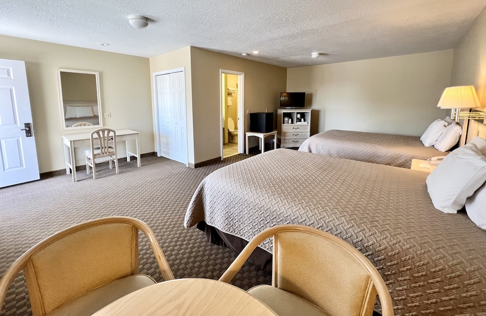 Court Plaza Inn & Suites 25/64