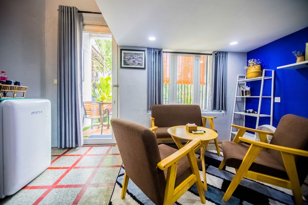 The Artist Residence 32/50