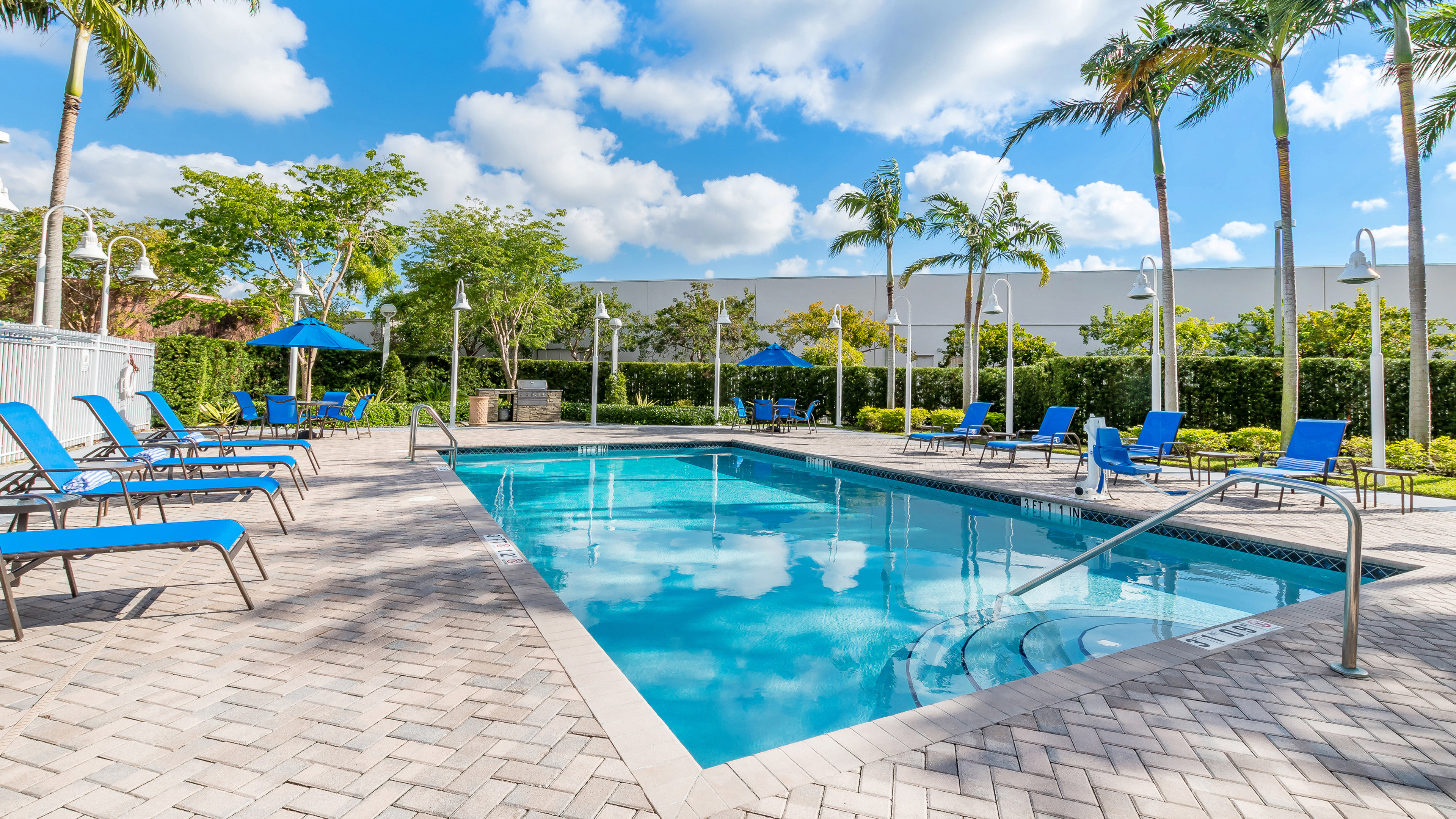 Holiday Inn Express and Suites Kendall 73/77