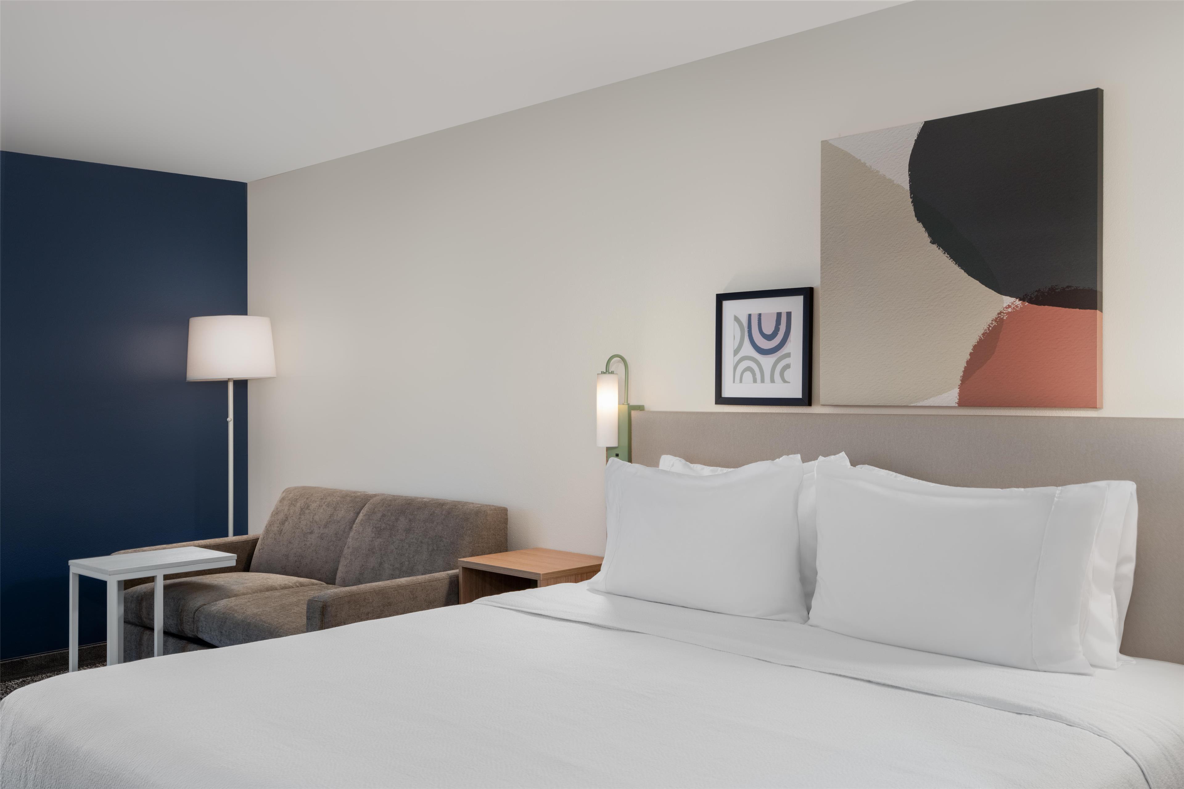 ROOM, KING BED, SOFA