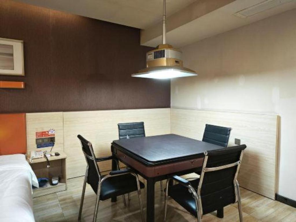 7 Days Premium (Shenzhen Dalang Commercial Center) 41/44