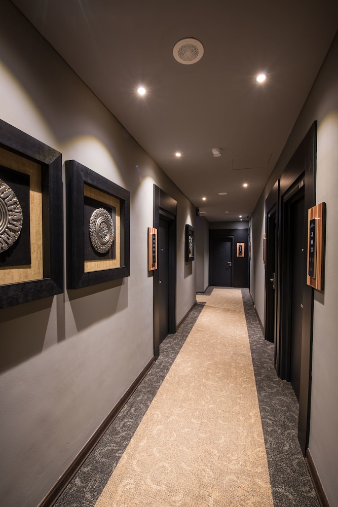 Asiatic Hotel 40/50