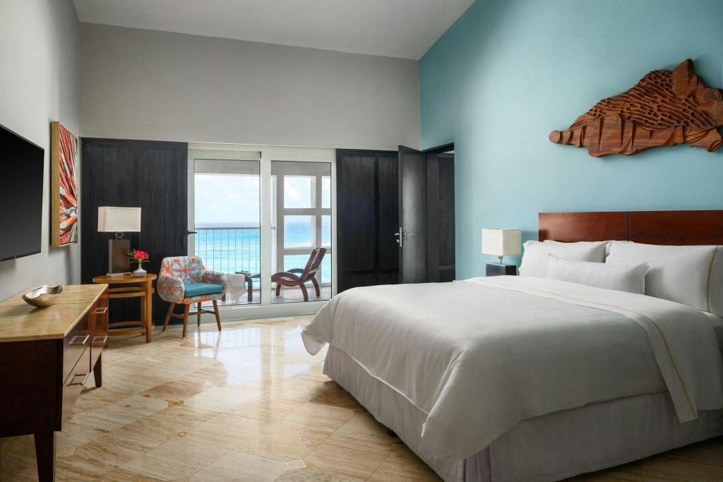 1 Bedroom, Ambassador, Suite, King Bed, Ocean View, Balcony