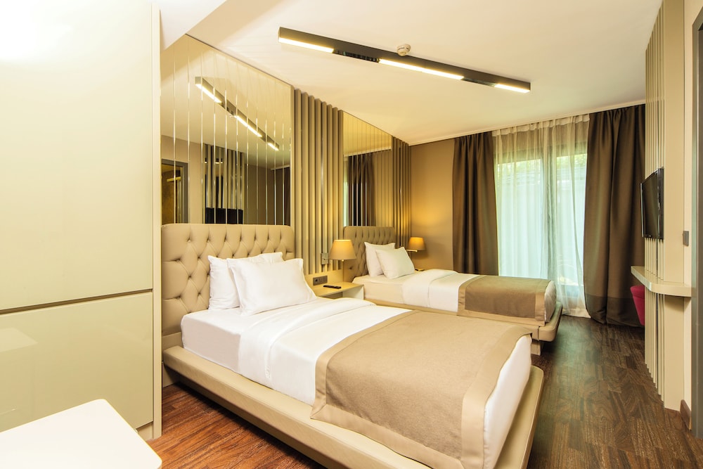The City Suites 32/61