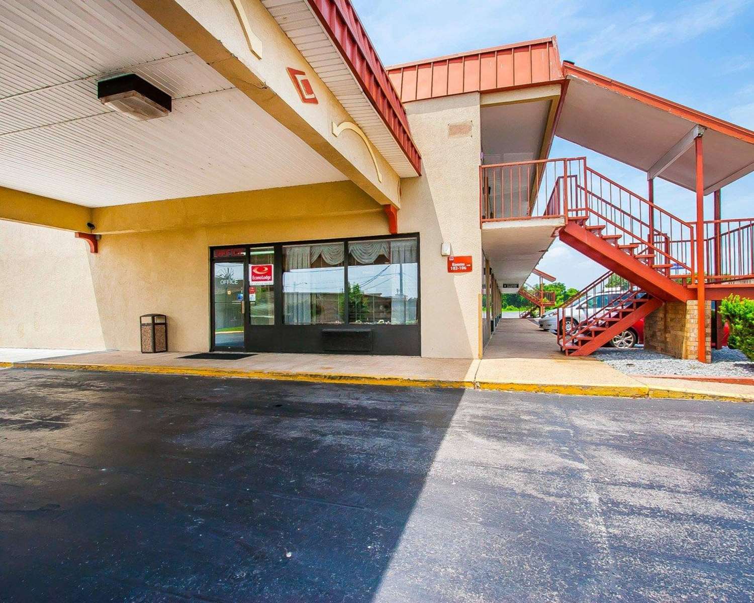 Econo Lodge Dyersburg I-155 25/27