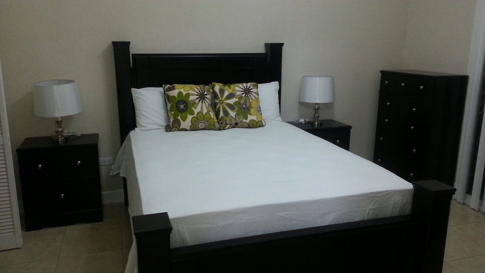 New Kingston Guest Apt At Sonoma Estate 8/26