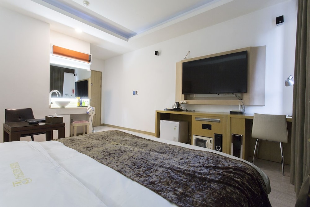 Carlton Hotel 21/62