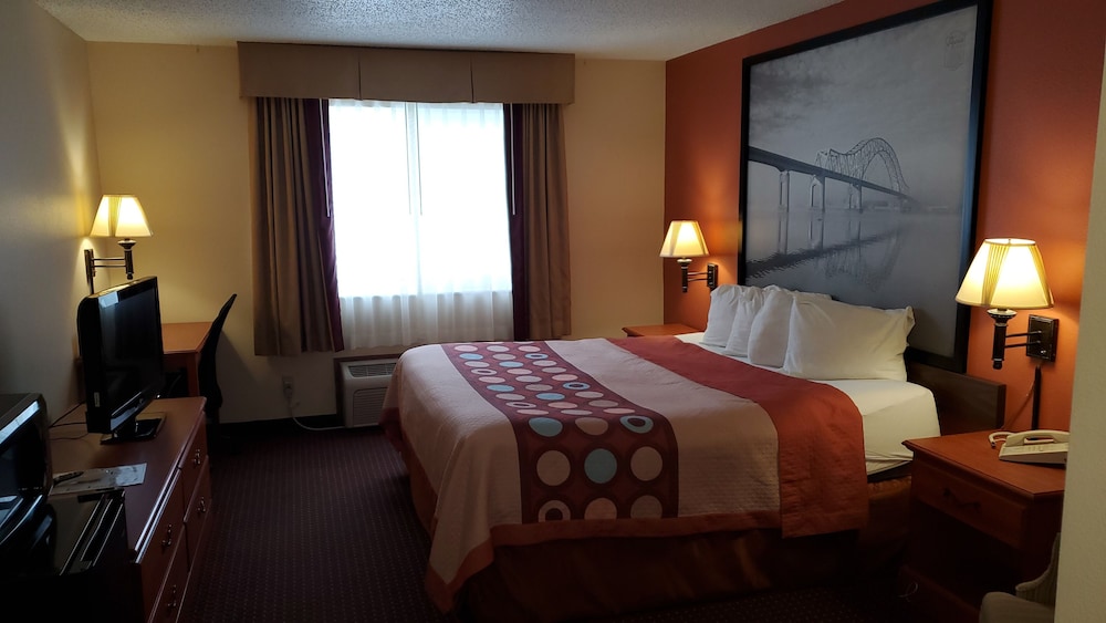 Super 8 by Wyndham Waverly 12/57