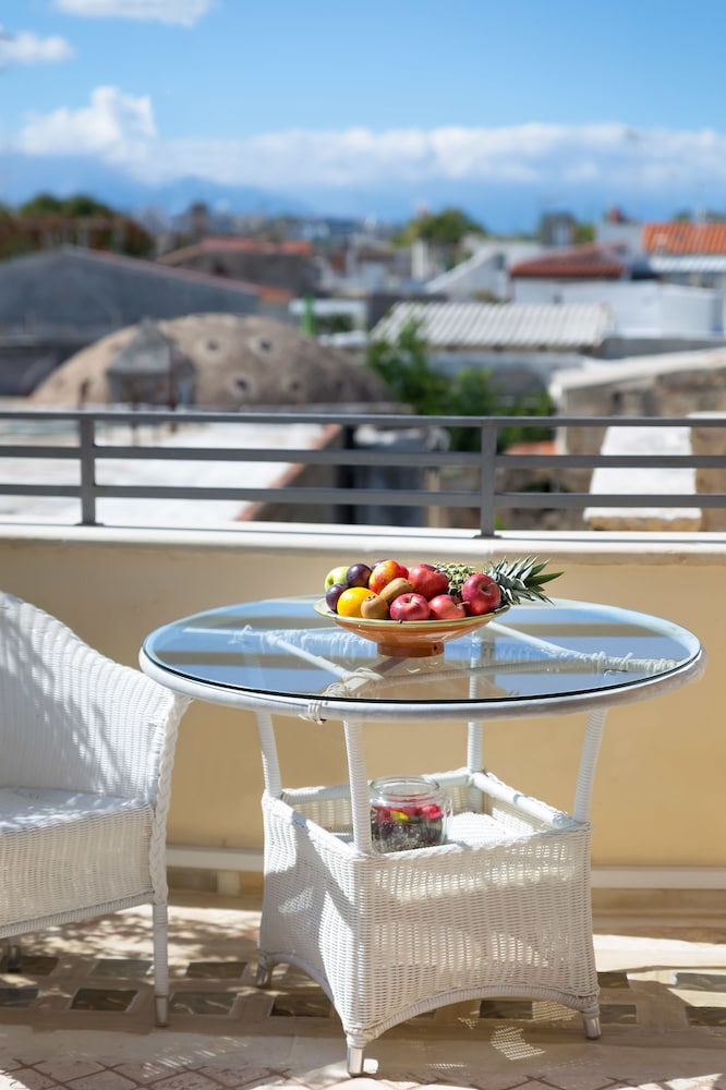 Avli Lounge Apartments 58/75