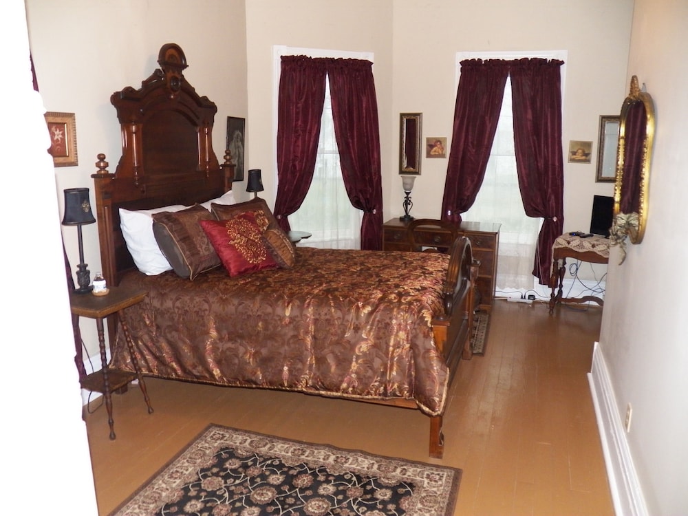 Grand Victorian Inn 4/32