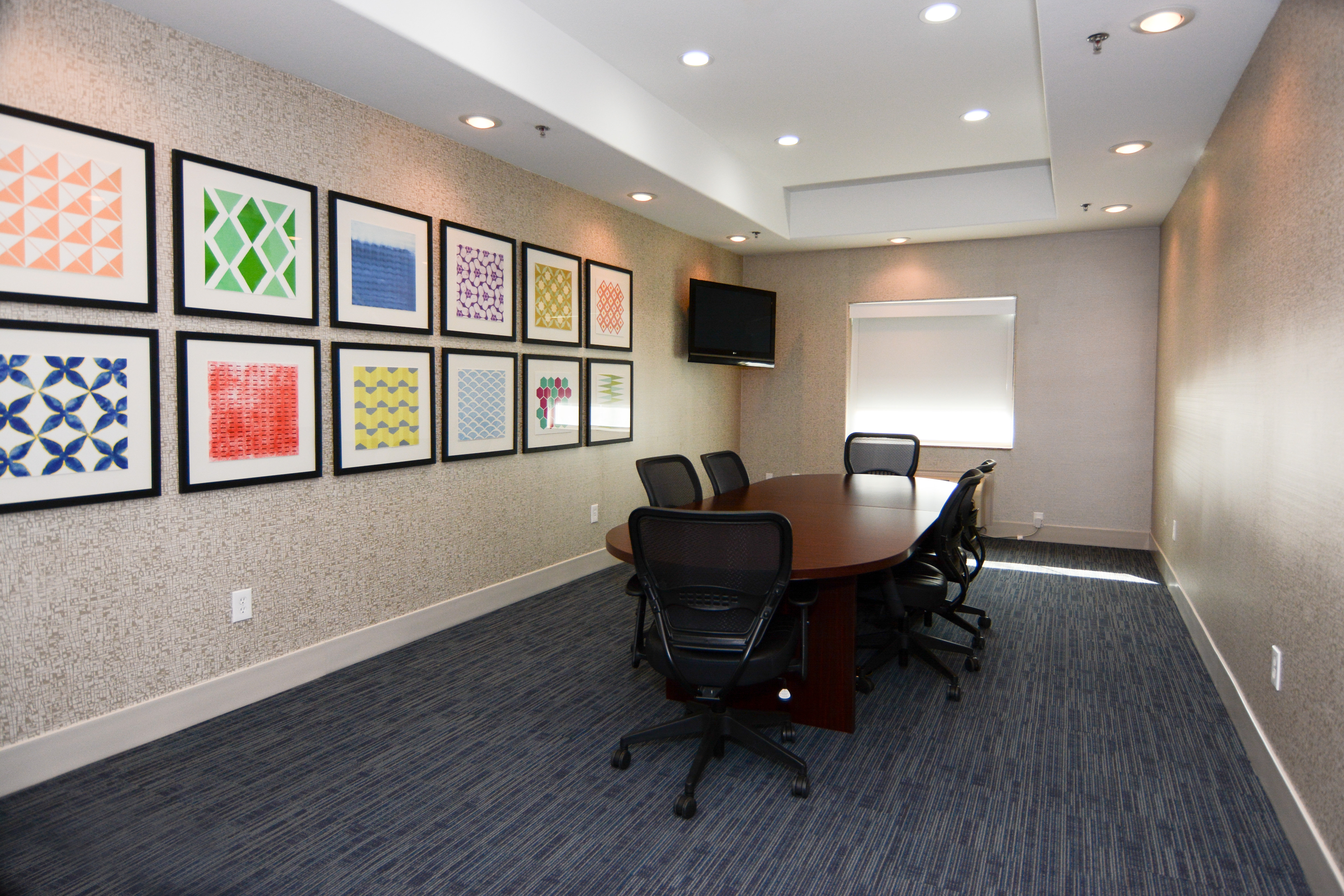 Holiday Inn Express Suites New Boston 46/51