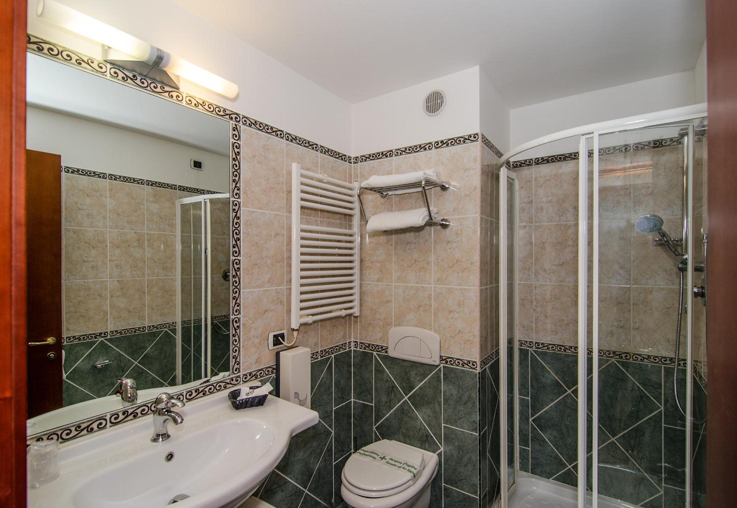 HOTEL VILLA OMBROSA 50/52