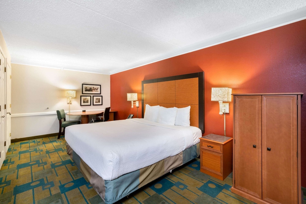 La Quinta Inn Phoenix Sky Harbor Airport 11/40