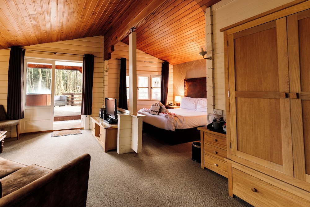 WOODLAND, DELUXE, CABIN, HOT TUB