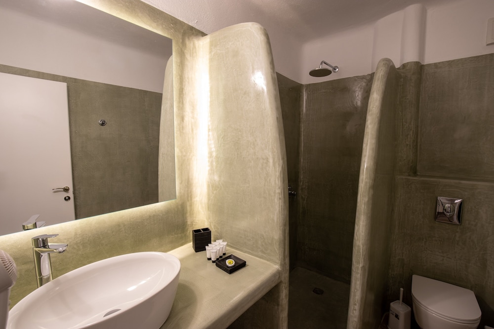 3 BEDROOMS, VILLA, OUTDOOR JETTED TUB