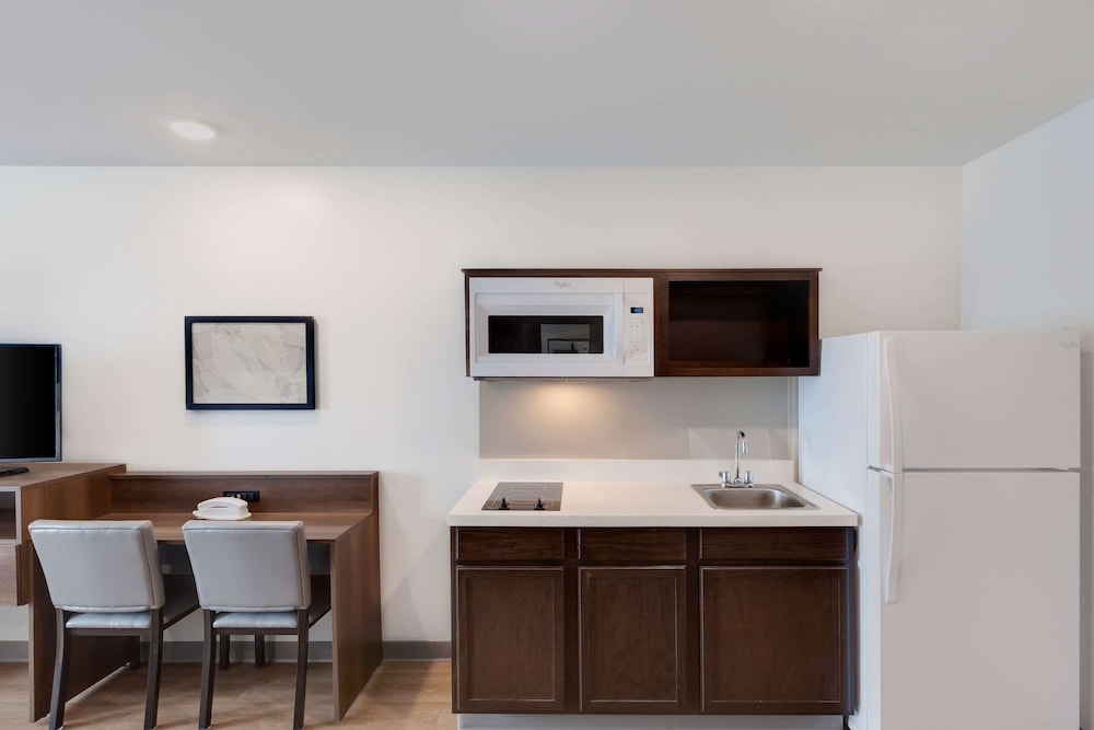WoodSpring Suites Bakersfield East 23/24