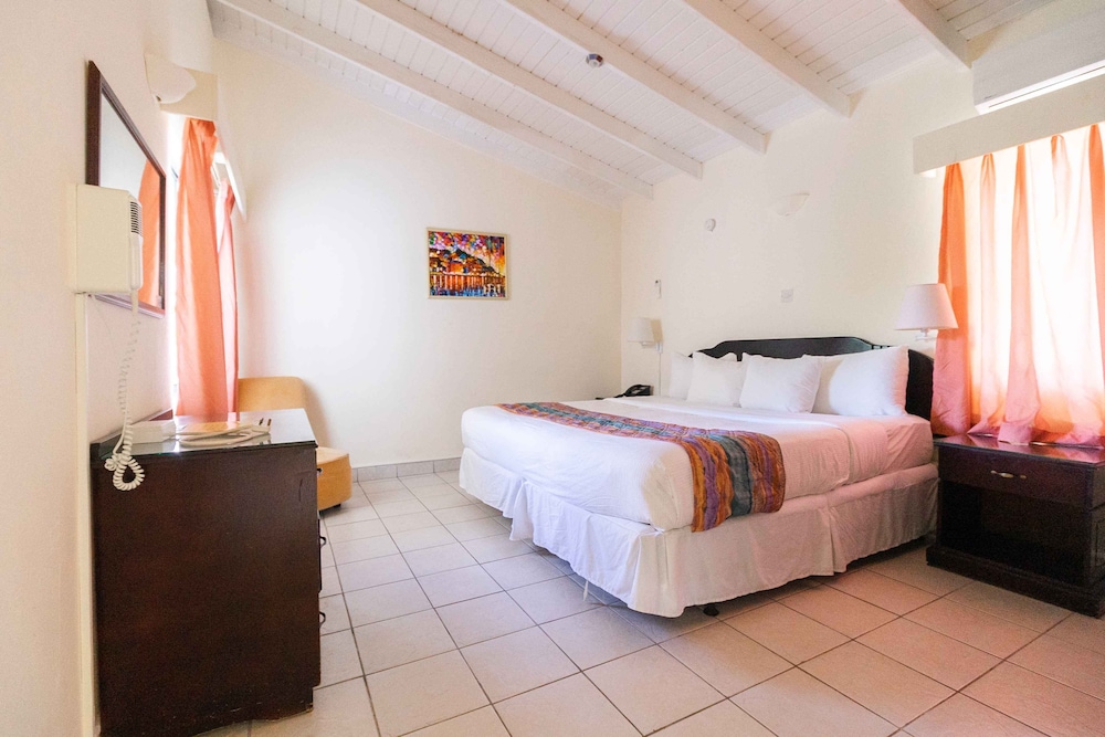 Siesta Hotel 16/75
