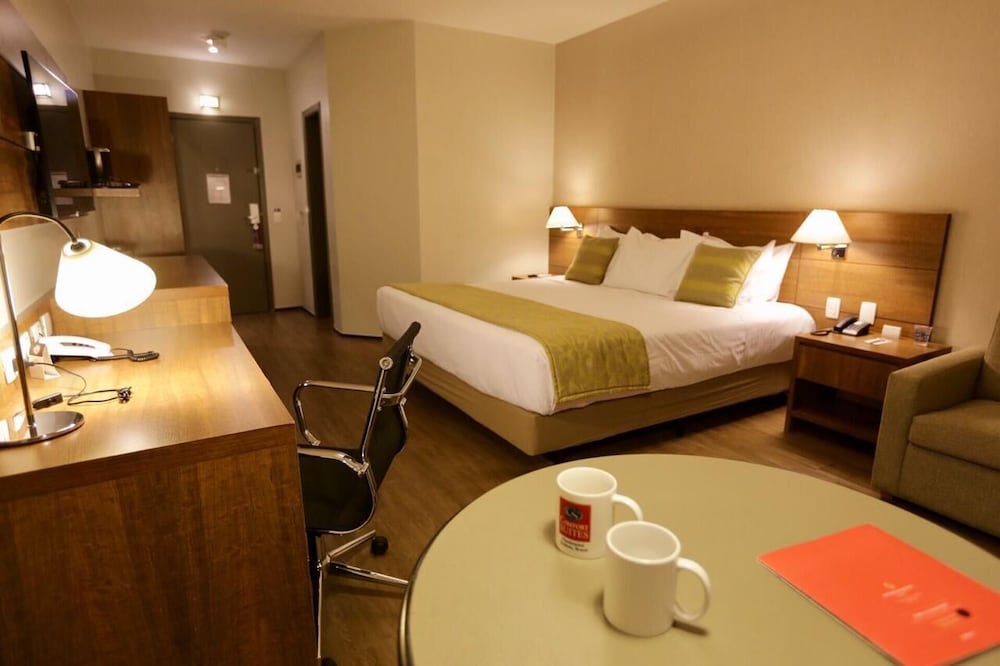 Comfort Suites Flamboyant 12/33