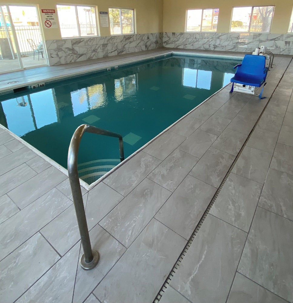 swimming pool spa